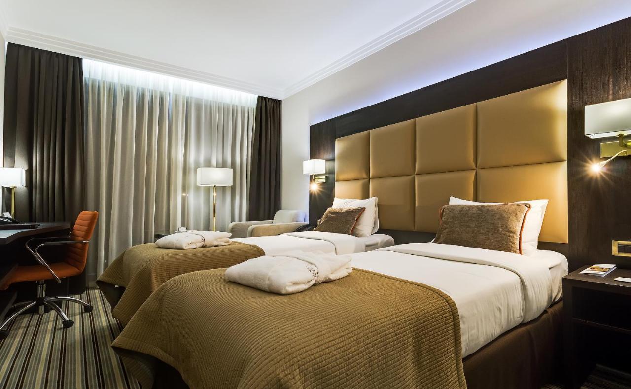 Premier Hotel Dnister Λβιβ Εξωτερικό φωτογραφία