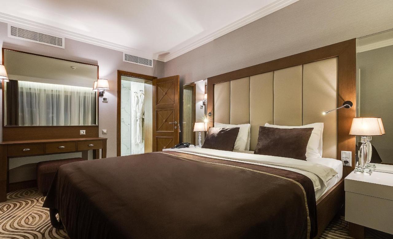 Premier Hotel Dnister Λβιβ Εξωτερικό φωτογραφία