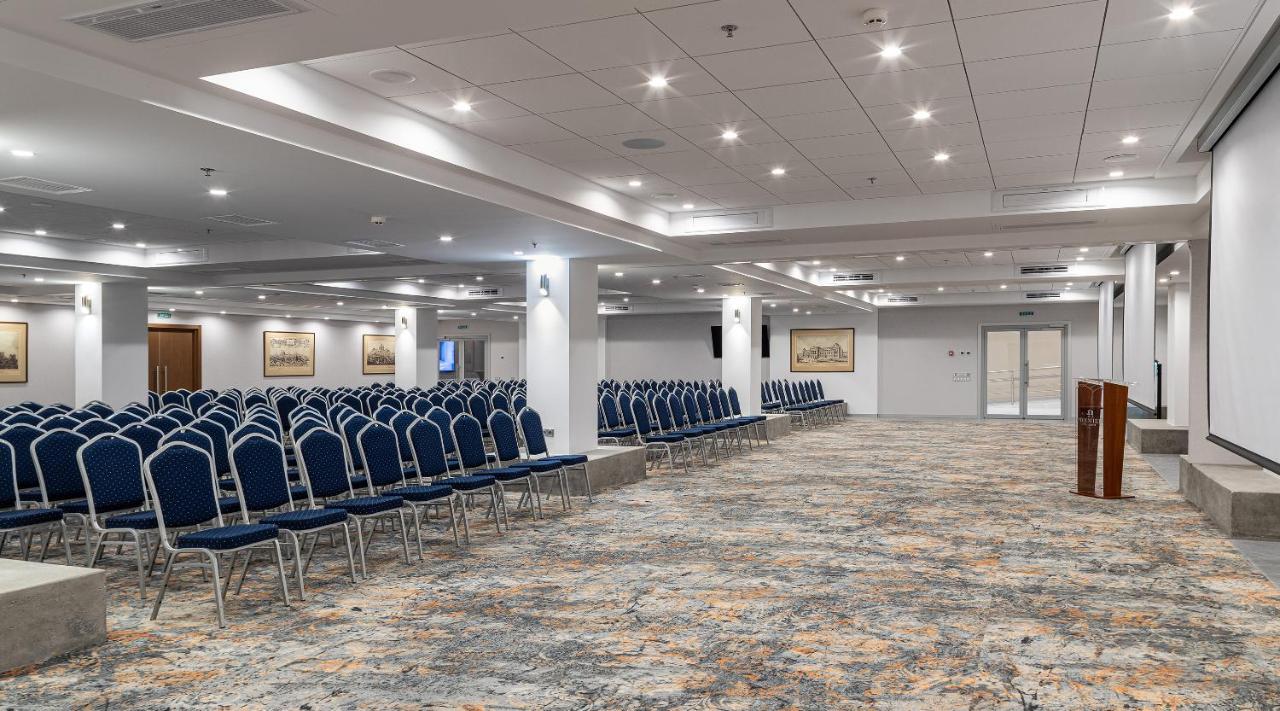Premier Hotel Dnister Λβιβ Εξωτερικό φωτογραφία
