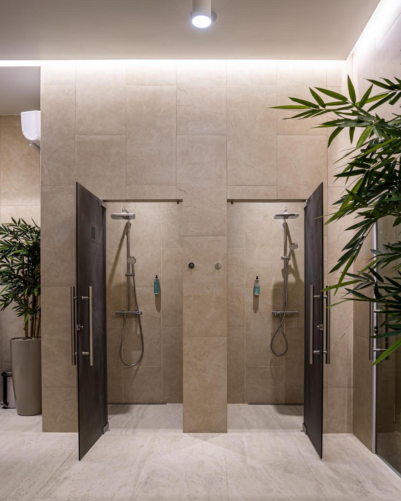 Premier Hotel Dnister Λβιβ Εξωτερικό φωτογραφία
