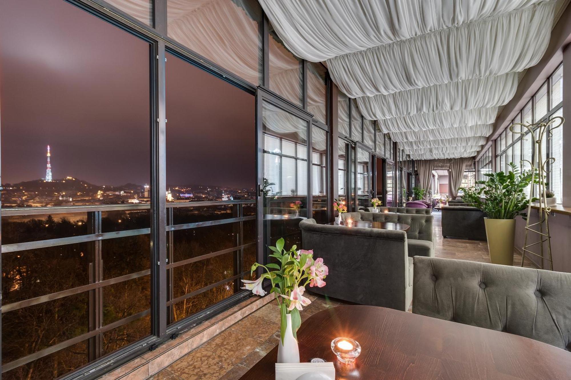 Premier Hotel Dnister Λβιβ Εξωτερικό φωτογραφία