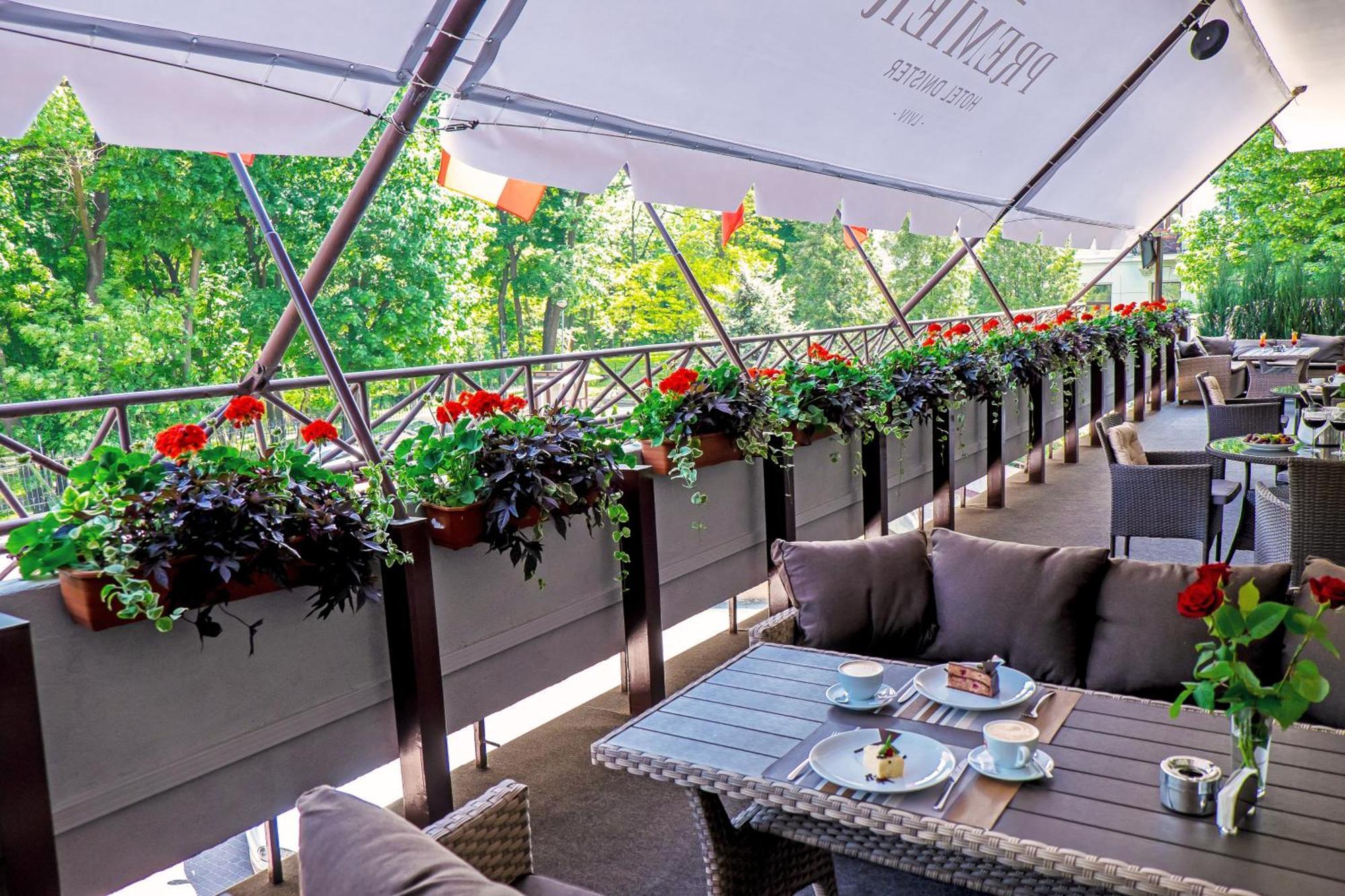 Premier Hotel Dnister Λβιβ Εξωτερικό φωτογραφία