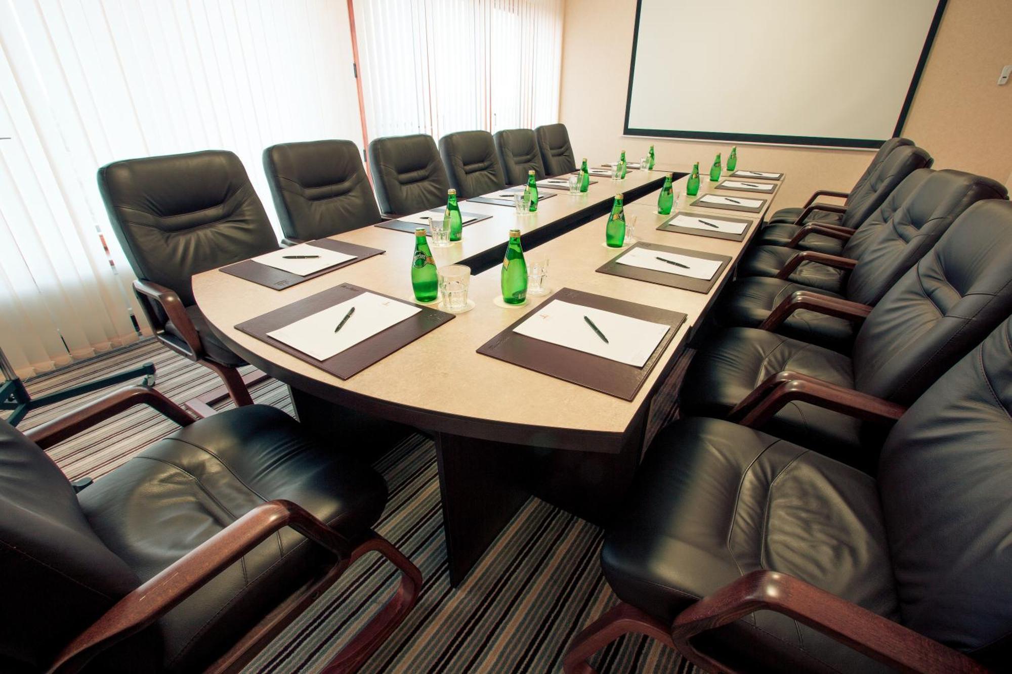 Premier Hotel Dnister Λβιβ Εξωτερικό φωτογραφία