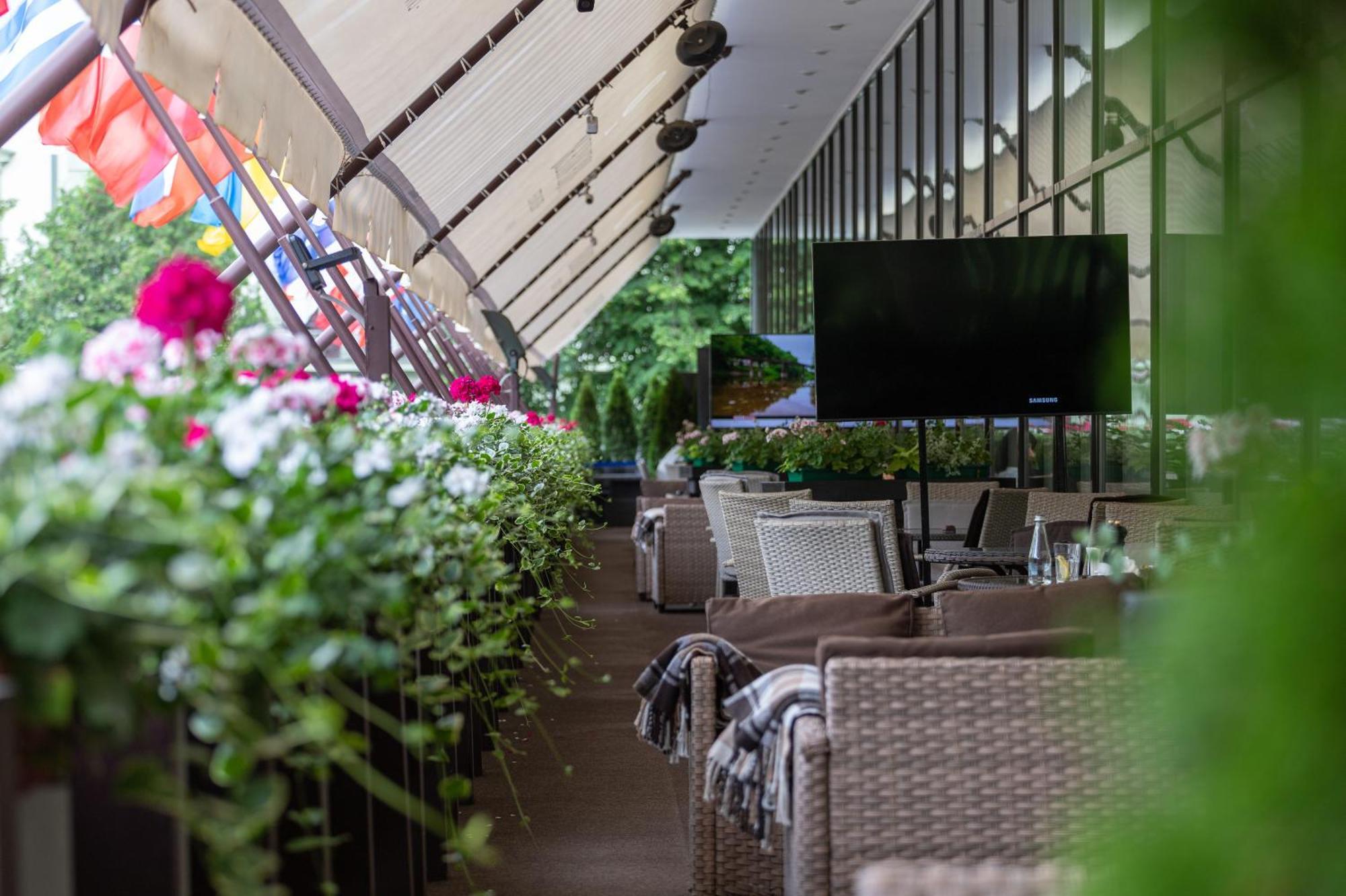 Premier Hotel Dnister Λβιβ Εξωτερικό φωτογραφία