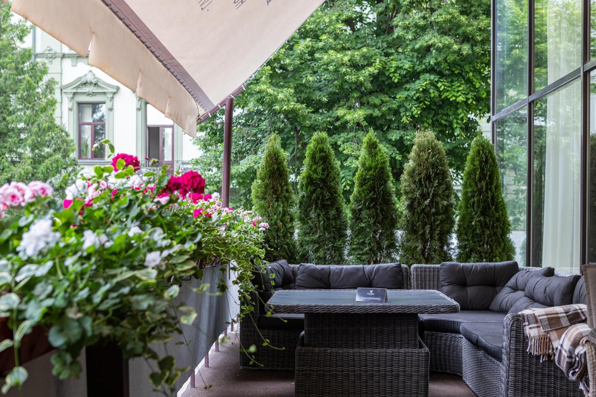 Premier Hotel Dnister Λβιβ Εξωτερικό φωτογραφία