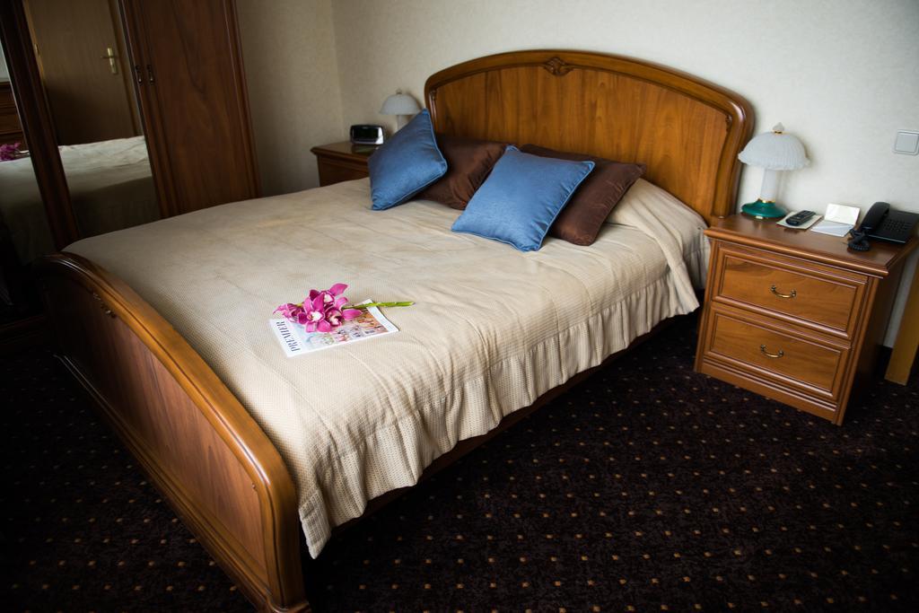 Premier Hotel Dnister Λβιβ Δωμάτιο φωτογραφία