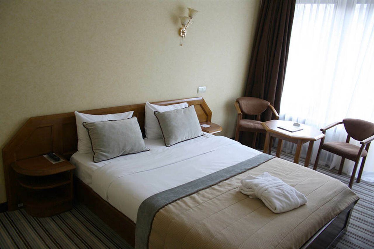 Premier Hotel Dnister Λβιβ Εξωτερικό φωτογραφία
