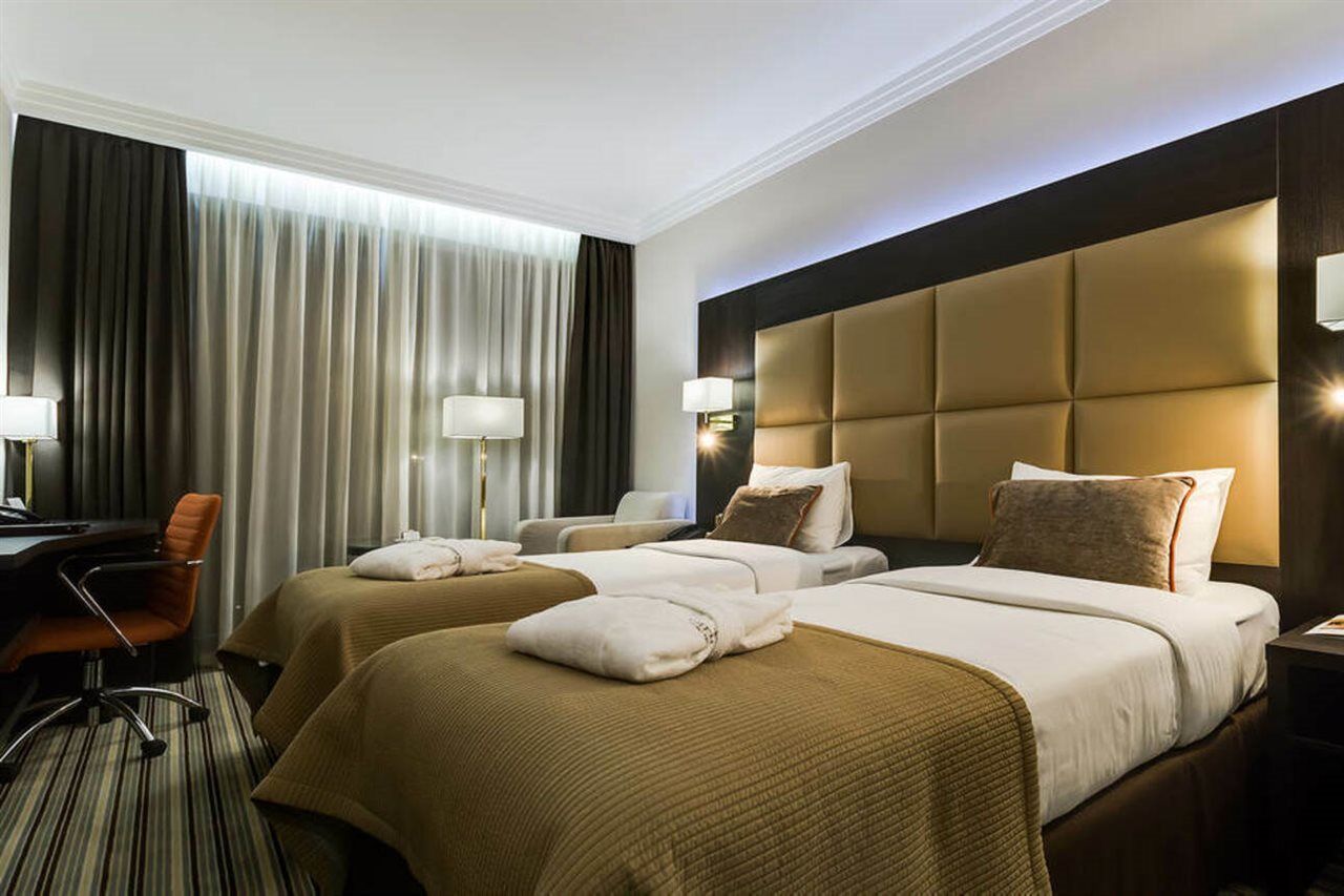 Premier Hotel Dnister Λβιβ Εξωτερικό φωτογραφία